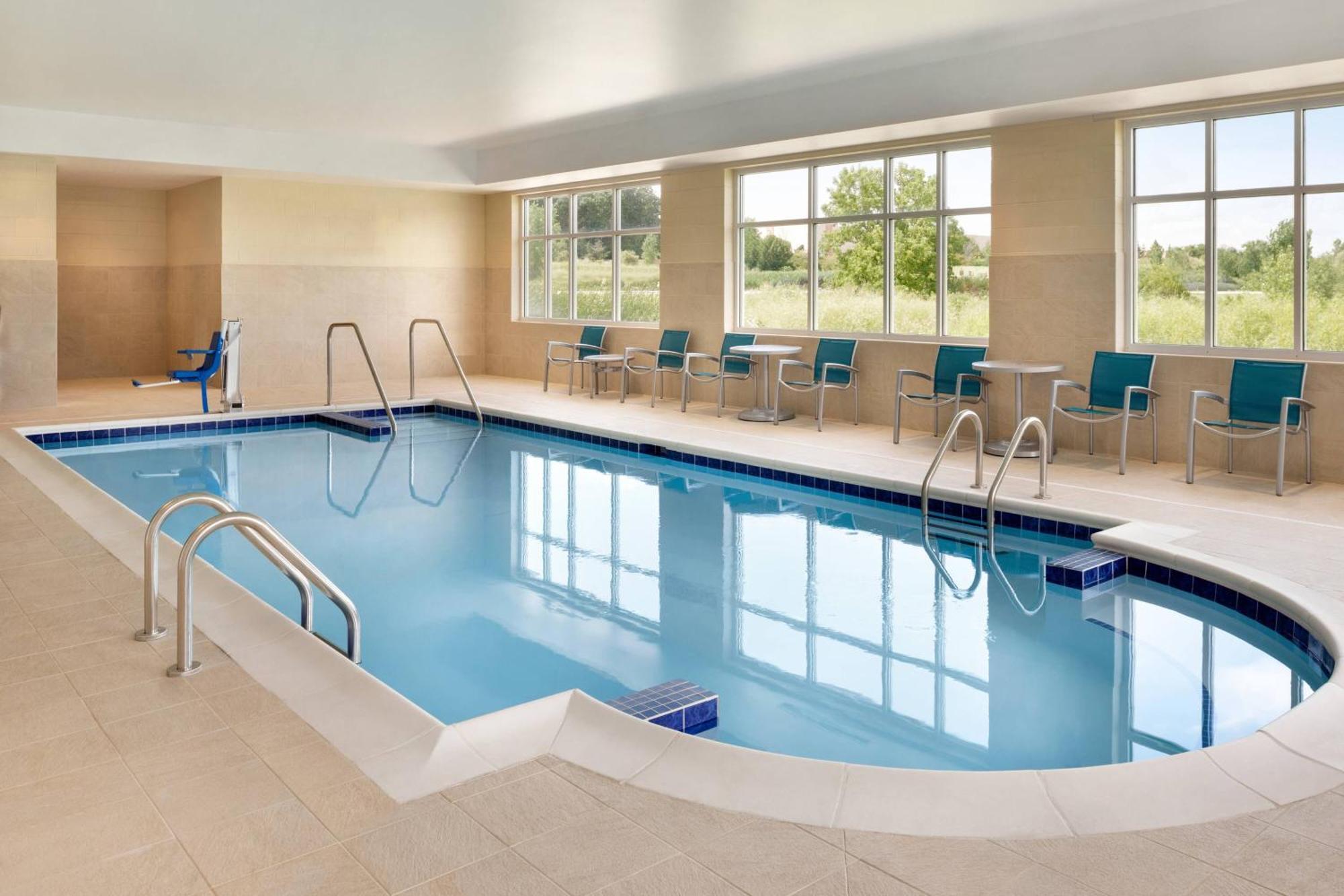 Towneplace Suites By Marriott Milwaukee Grafton Εξωτερικό φωτογραφία