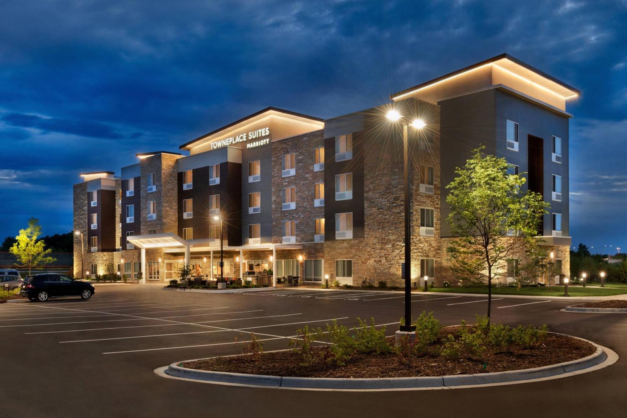 Towneplace Suites By Marriott Milwaukee Grafton Εξωτερικό φωτογραφία